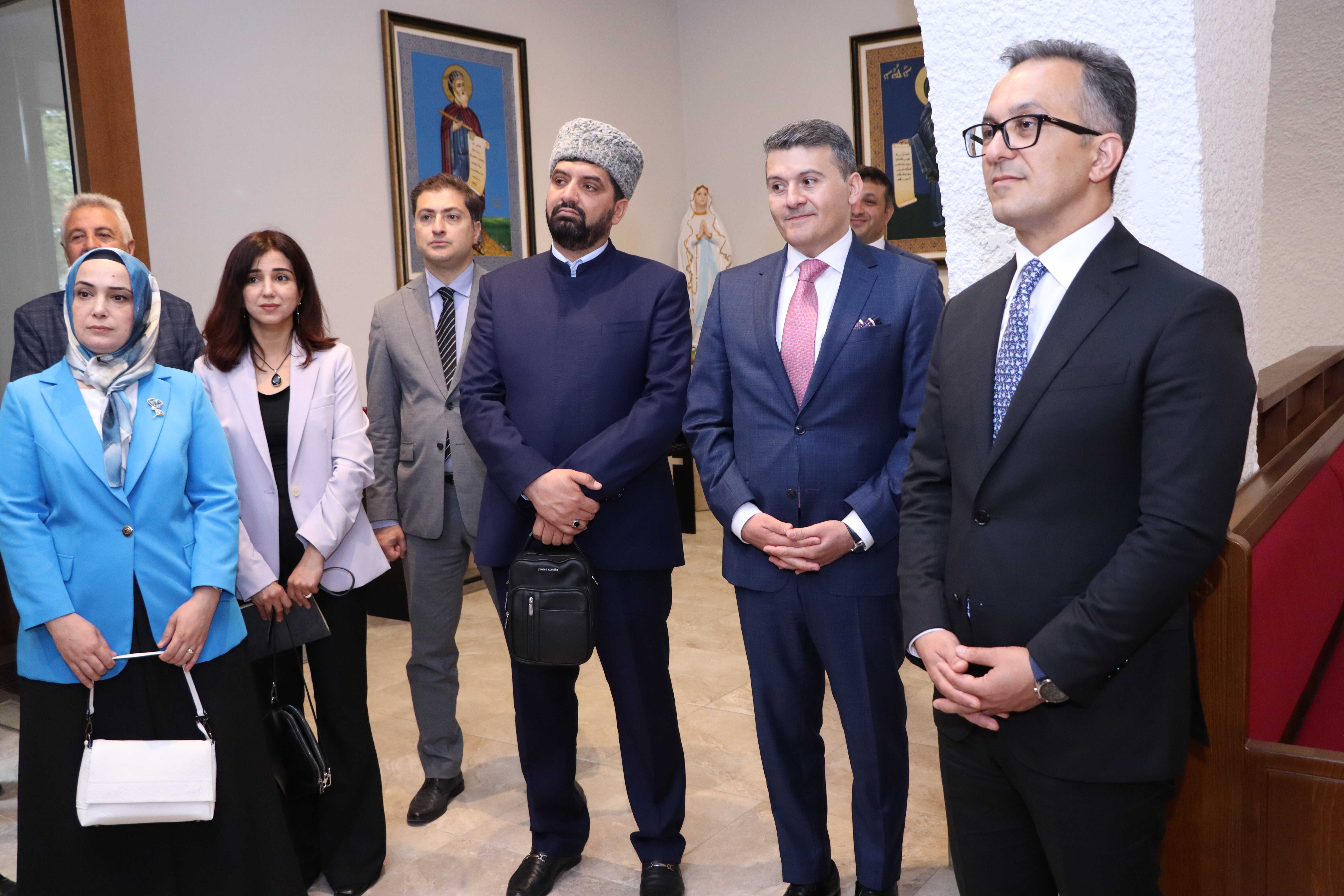 Azərbaycan nümayəndə heyəti Almaniyada müxtəlif dini konfessiyaların nümayəndələri ilə görüşüb - Image 2