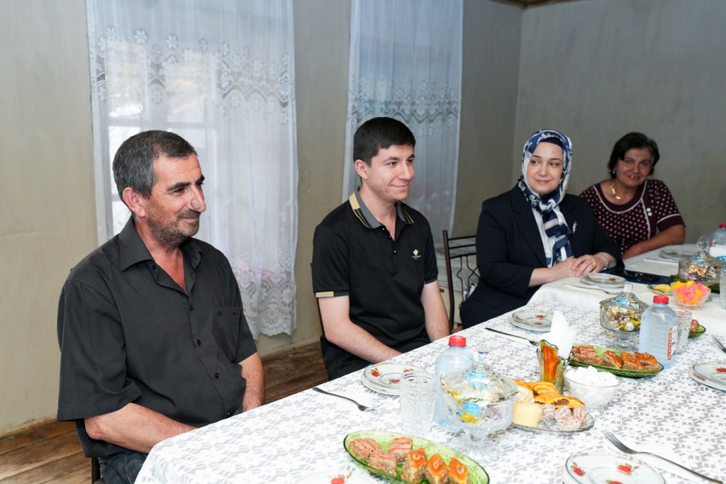 Şəkidə tələbənin ailəsi ziyarət olunub - Image 5