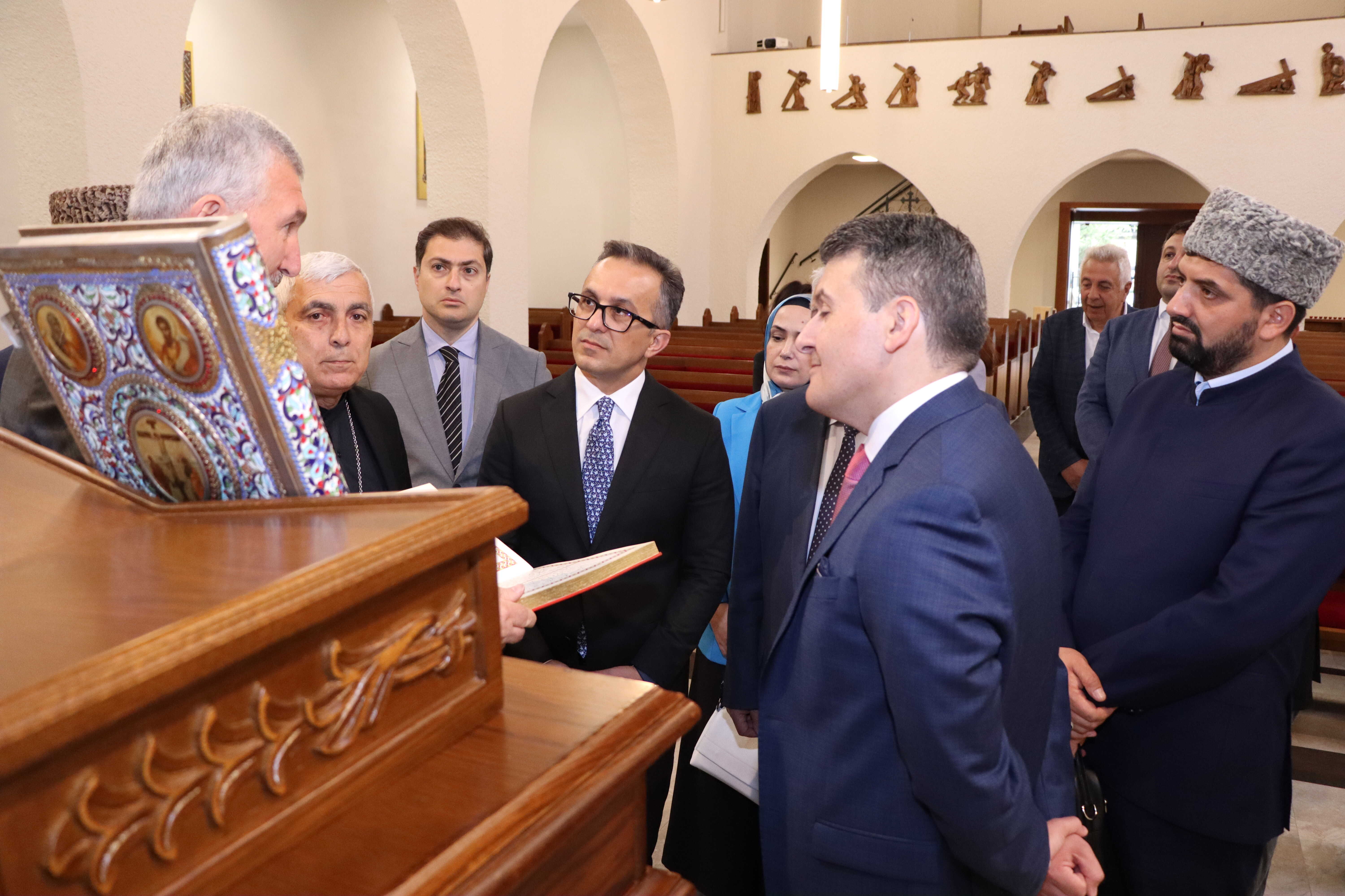 Azərbaycan nümayəndə heyəti Almaniyada müxtəlif dini konfessiyaların nümayəndələri ilə görüşüb - Image 3