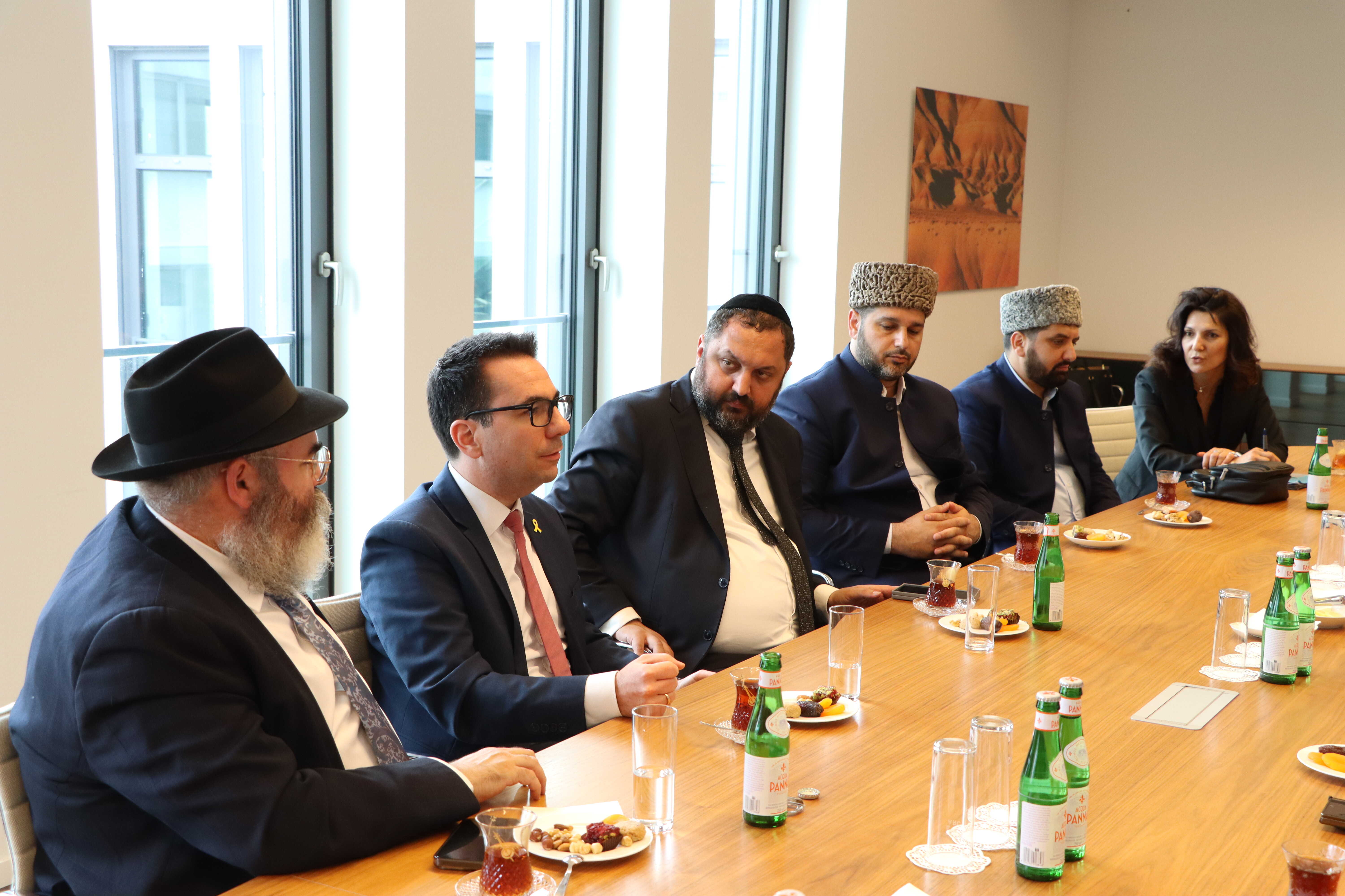 Azərbaycan nümayəndə heyəti Almaniyada müxtəlif dini konfessiyaların nümayəndələri ilə görüşüb - Image 8