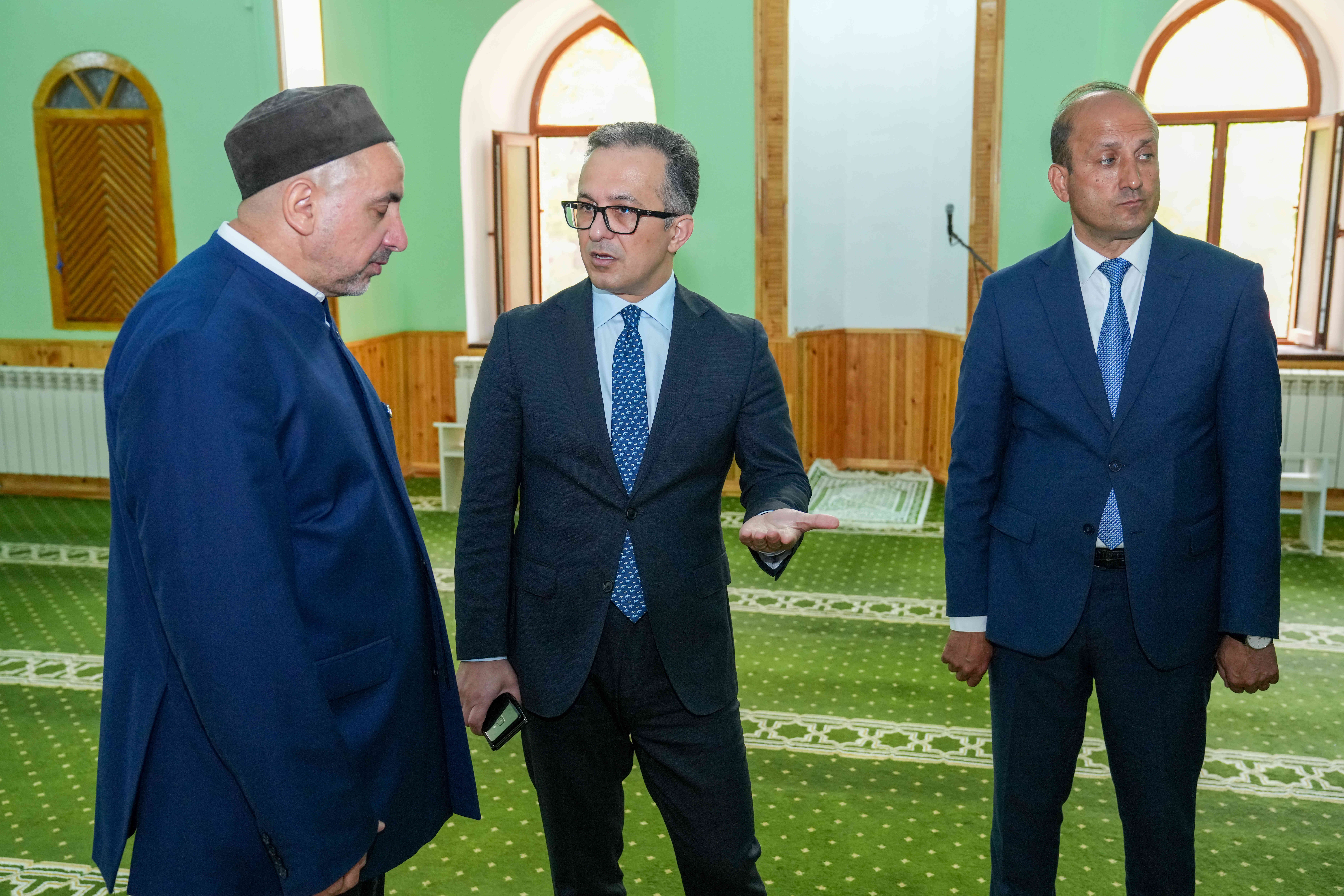 Komitə sədri Qazaxda yerləşən dini ibadətgahların fəaliyyəti ilə tanış olub - Image 13