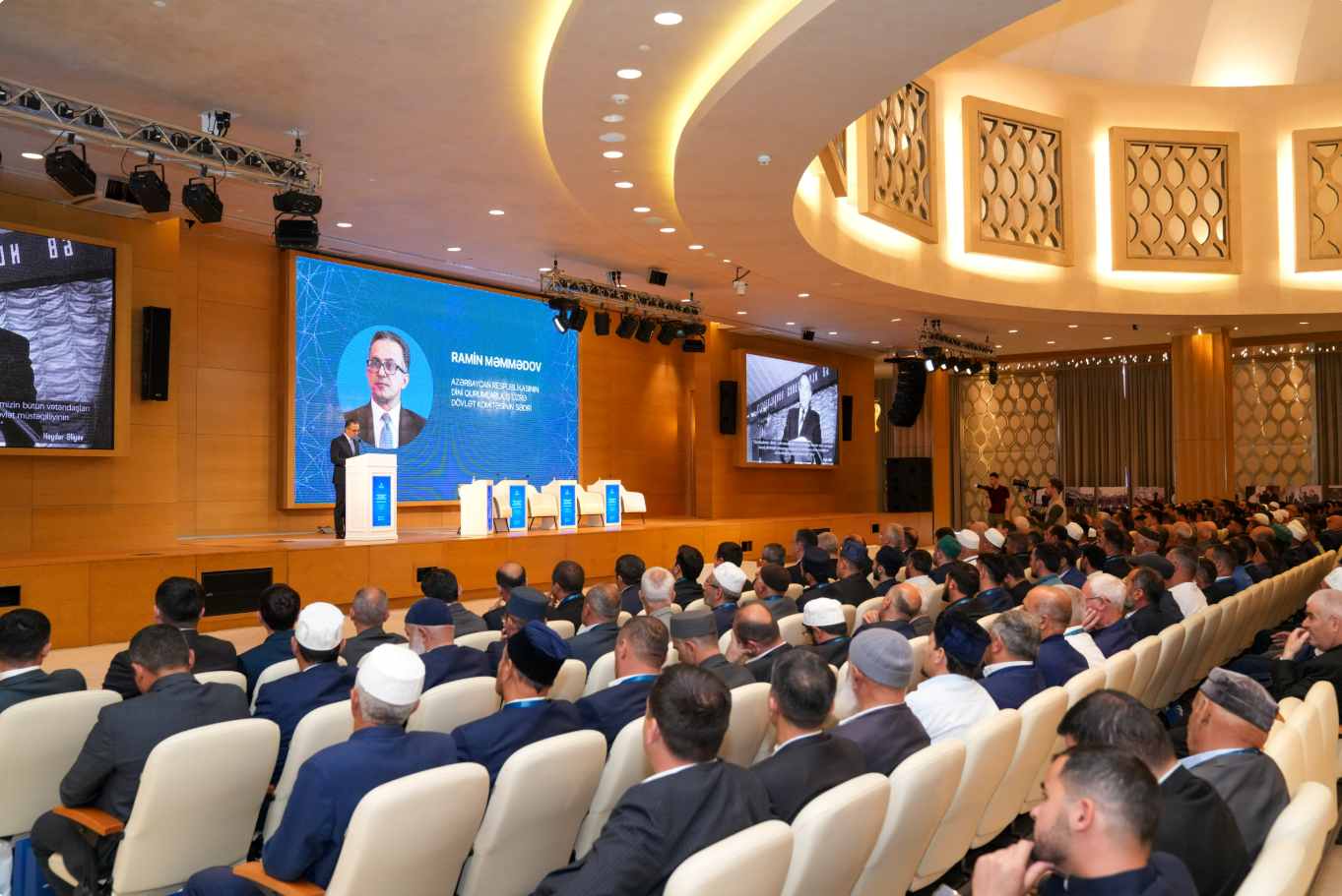 “Heydər Əliyev və milli-mənəvi dəyərlərə qayıdış” mövzusunda regional konfrans